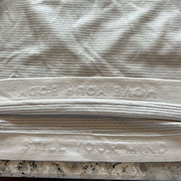 LULULEMON SWIFTLY TECH IN WHITE SIZE 6 - Picture 2 of 4